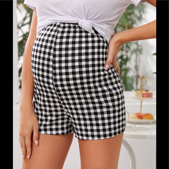 Maternity Shorts - Picture 1 of 4